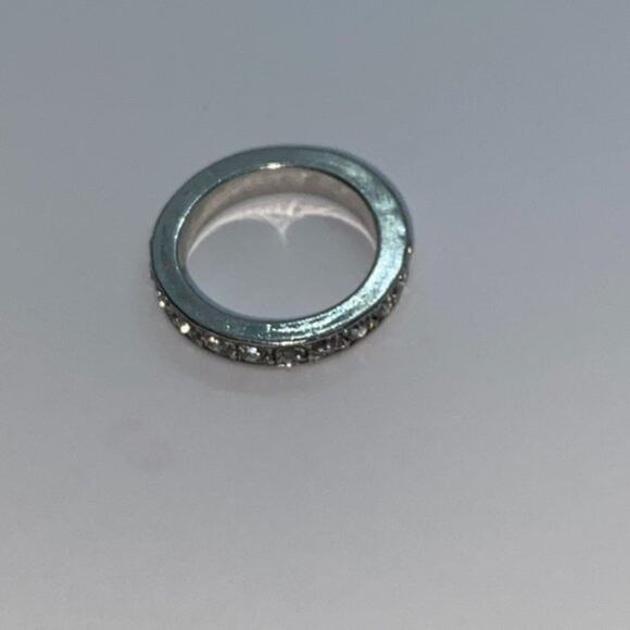 Silver-Tone Clear Rhinestone Band Style Ring Women's Size 6.5 - Picture 5 of 7